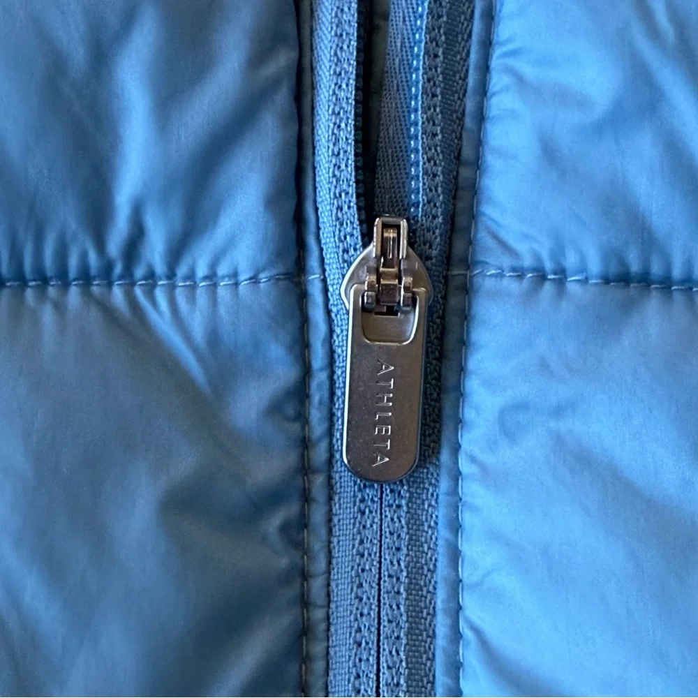 Athleta Aire Puffer Vest Size Small in Coastal Blue - Picture 11 of 16